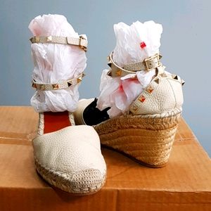 Women's Valentino Garavani beige wedges size 40